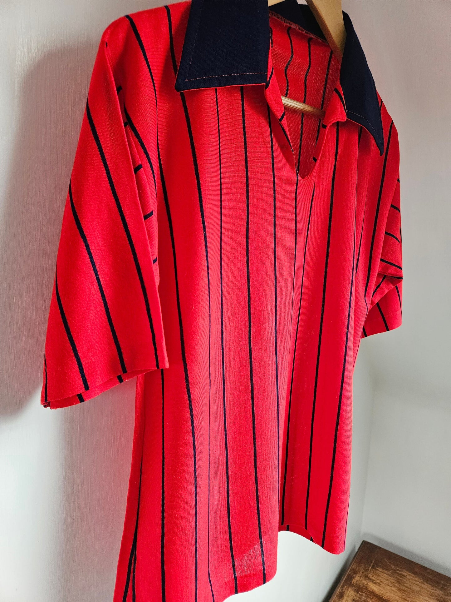 Vintage 1970s Red & Blue Pinstriped Short Sleeved Collared Jumper M