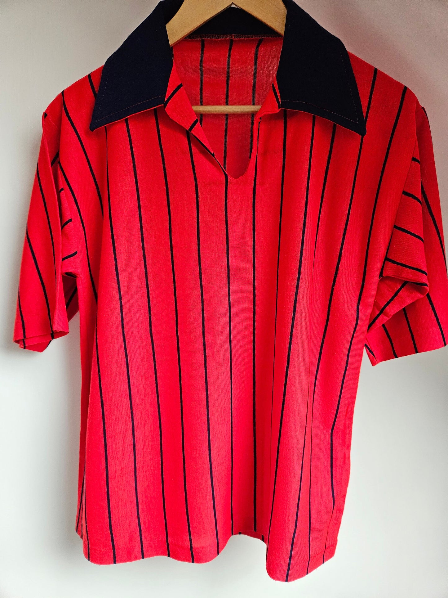 Vintage 1970s Red & Blue Pinstriped Short Sleeved Collared Jumper M
