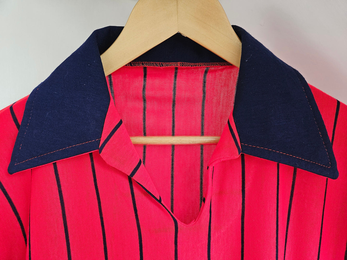 Vintage 1970s Red & Blue Pinstriped Short Sleeved Collared Jumper M