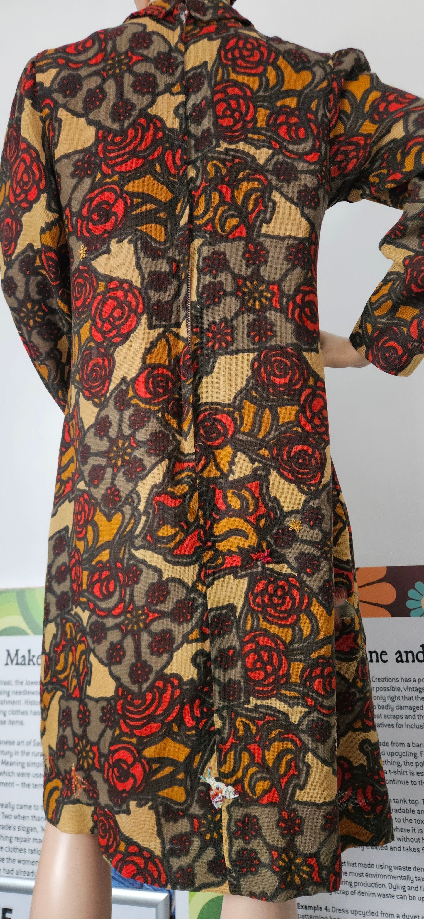 Vintage 1960s Embroidered  Moth Mend Dress sz14
