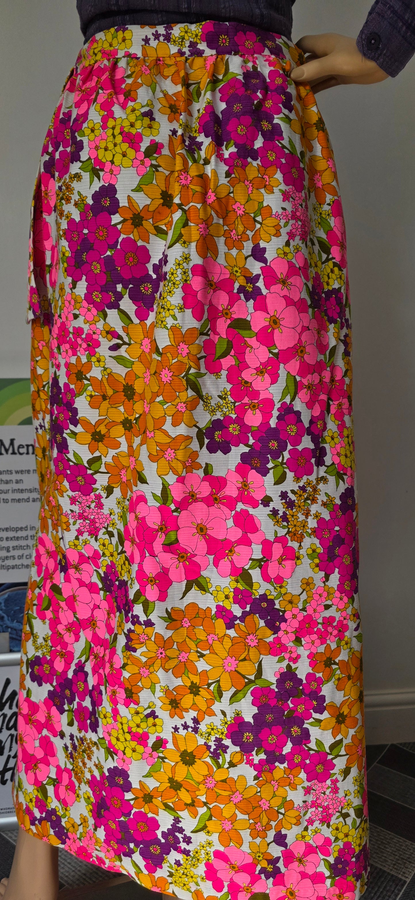 1970s Beverly Vogue Bold Pink Floral Wrap Skirt L