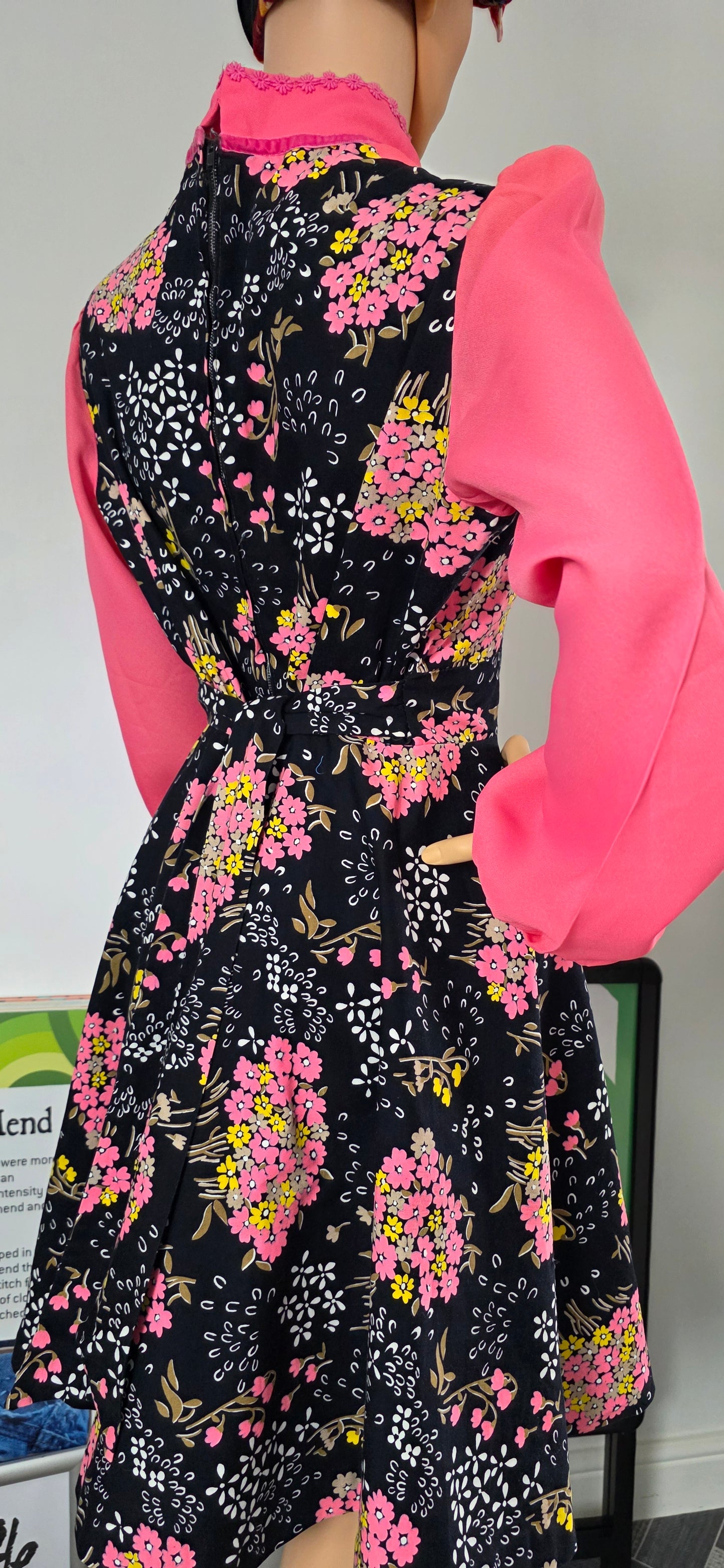 1960s Handmade Floral Dress with Circle Skirt sz18