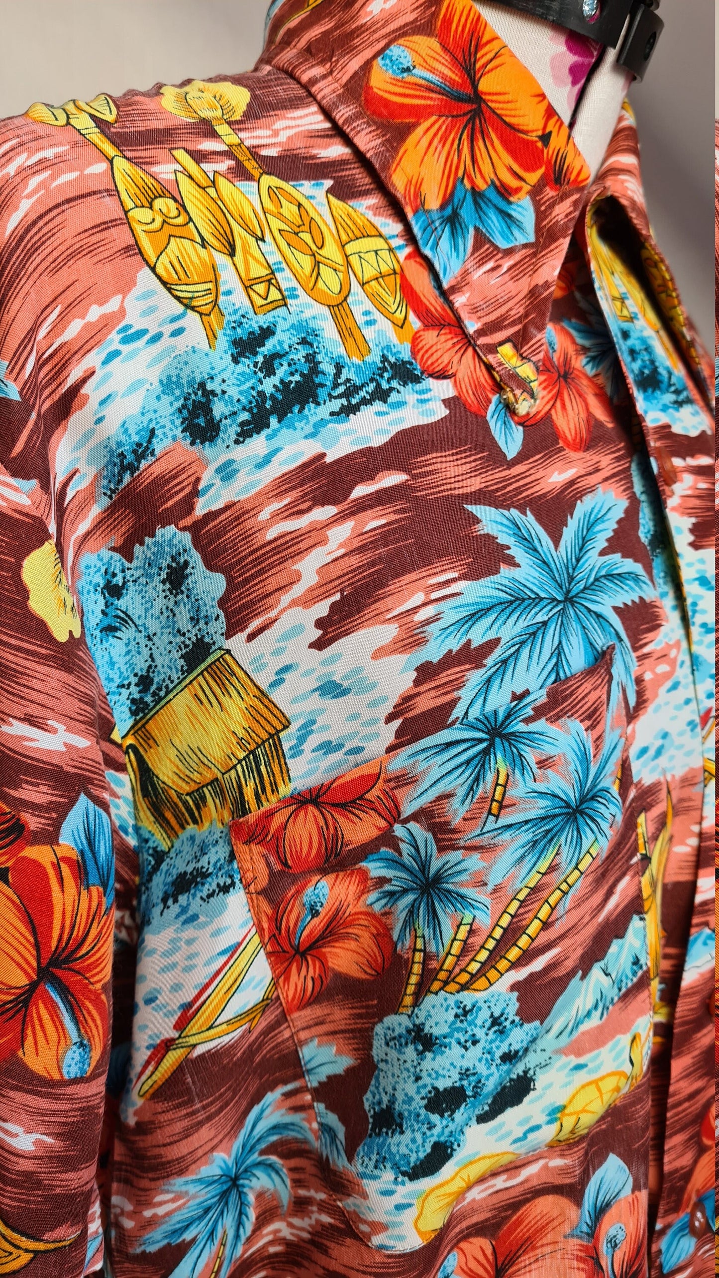 Vintage 1970s Hawaiian Short Sleeved Shir with Visible Mend Feature S