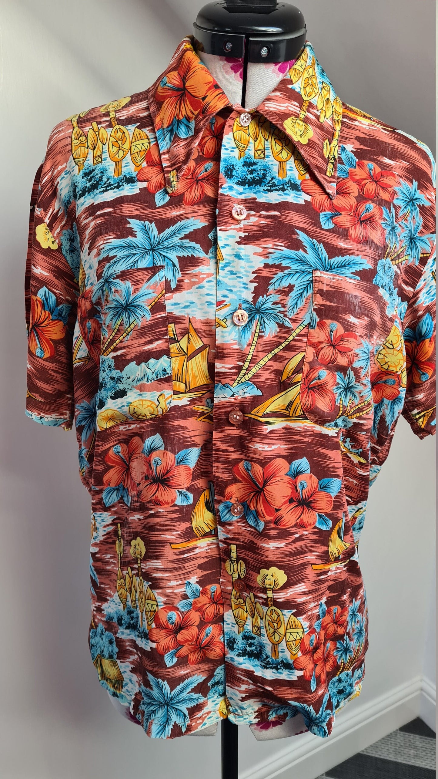 Vintage 1970s Hawaiian Short Sleeved Shir with Visible Mend Feature S