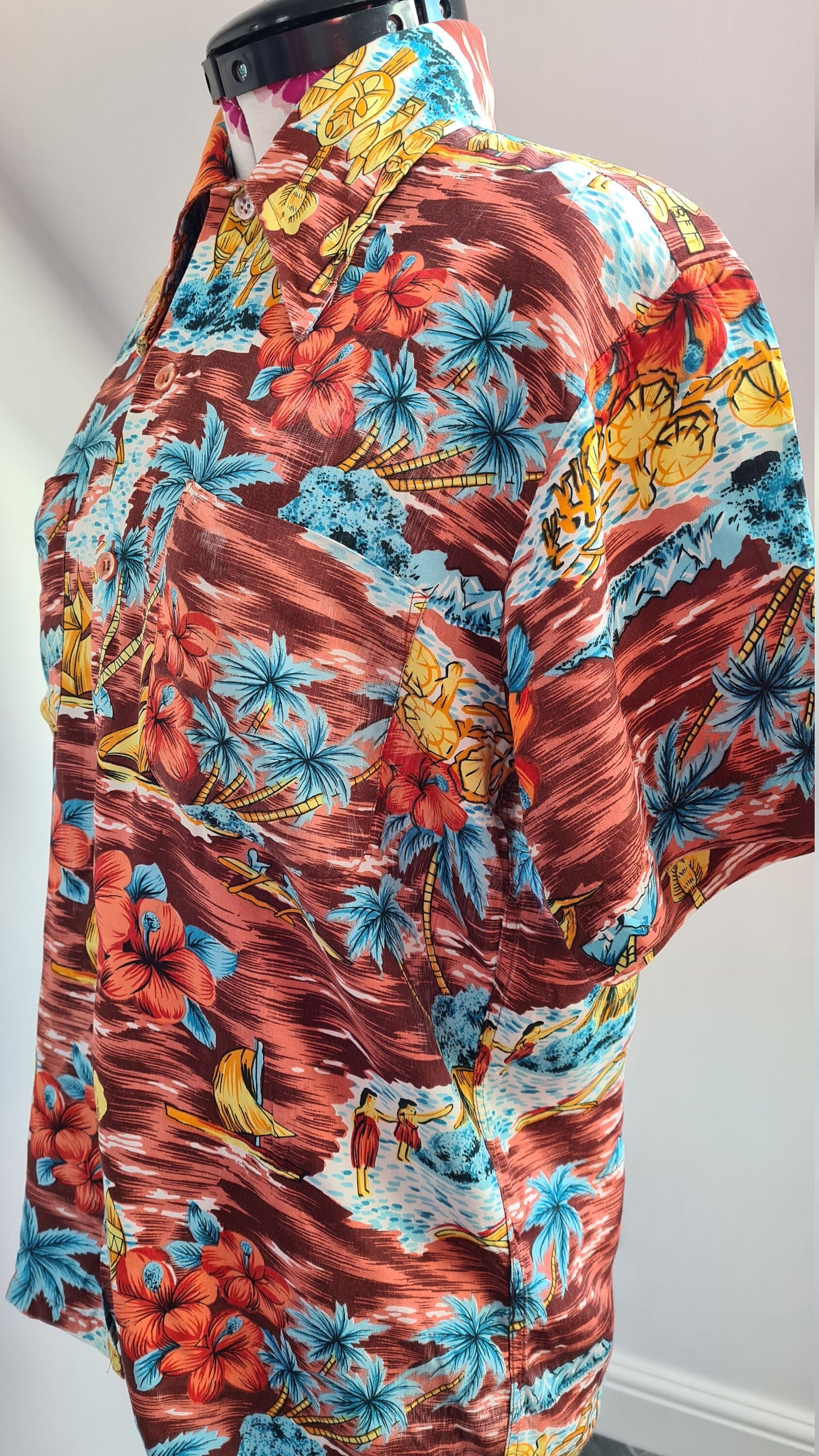 Vintage 1970s Hawaiian Short Sleeved Shir with Visible Mend Feature S