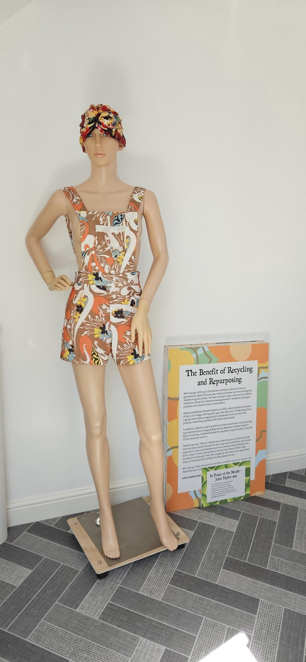 1960s Bold Floral Patterned Short Dungarees Romper UK 10/12