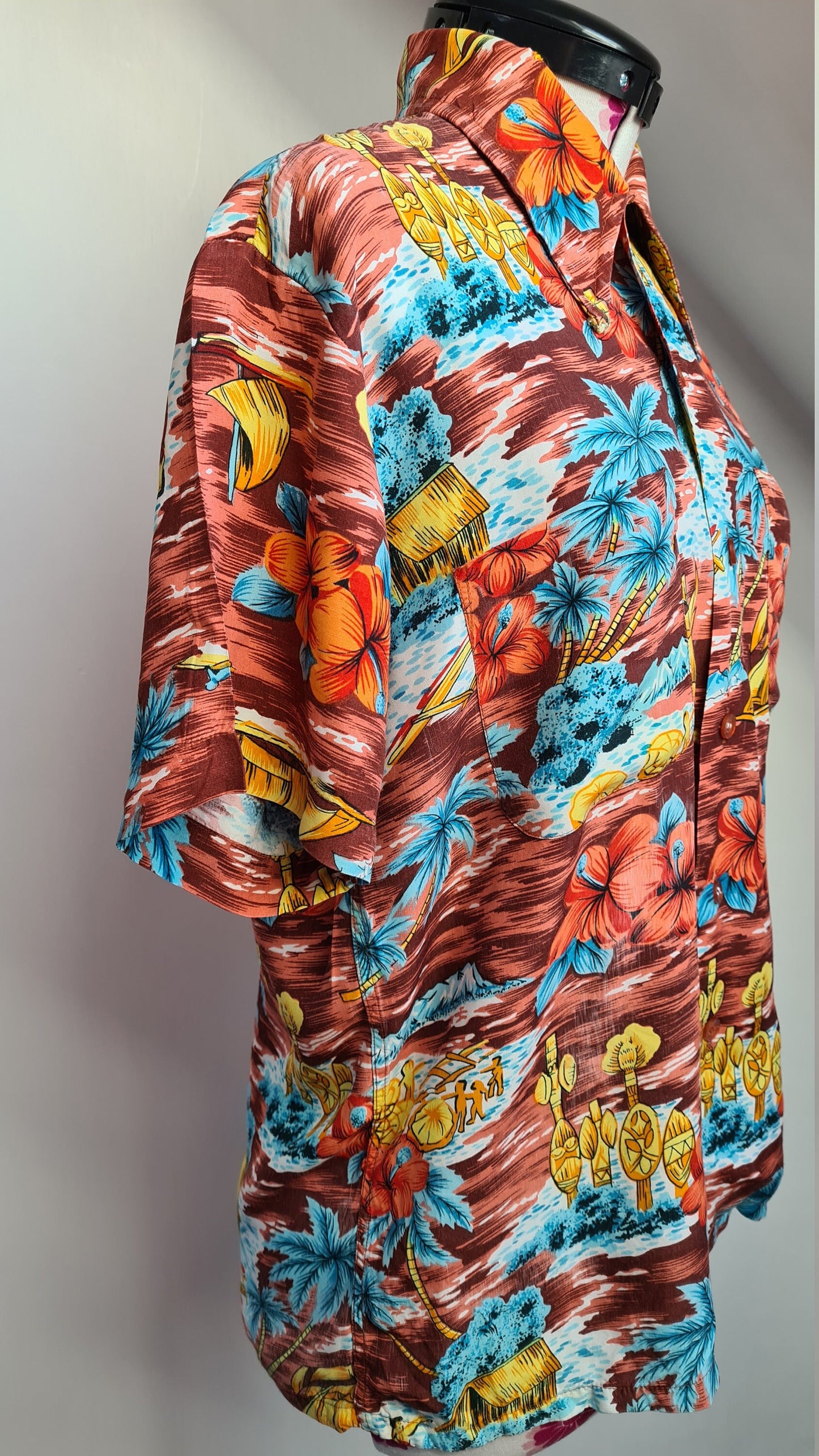 Vintage 1970s Hawaiian Short Sleeved Shir with Visible Mend Feature S