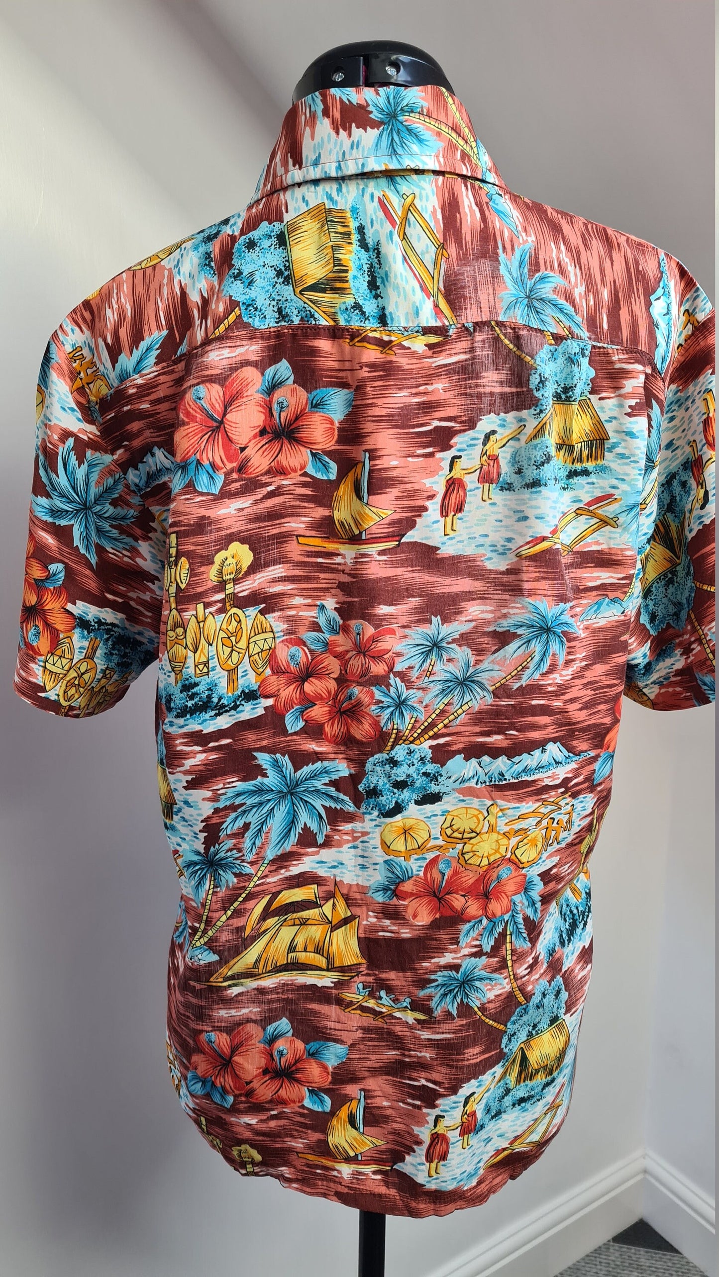 Vintage 1970s Hawaiian Short Sleeved Shir with Visible Mend Feature S