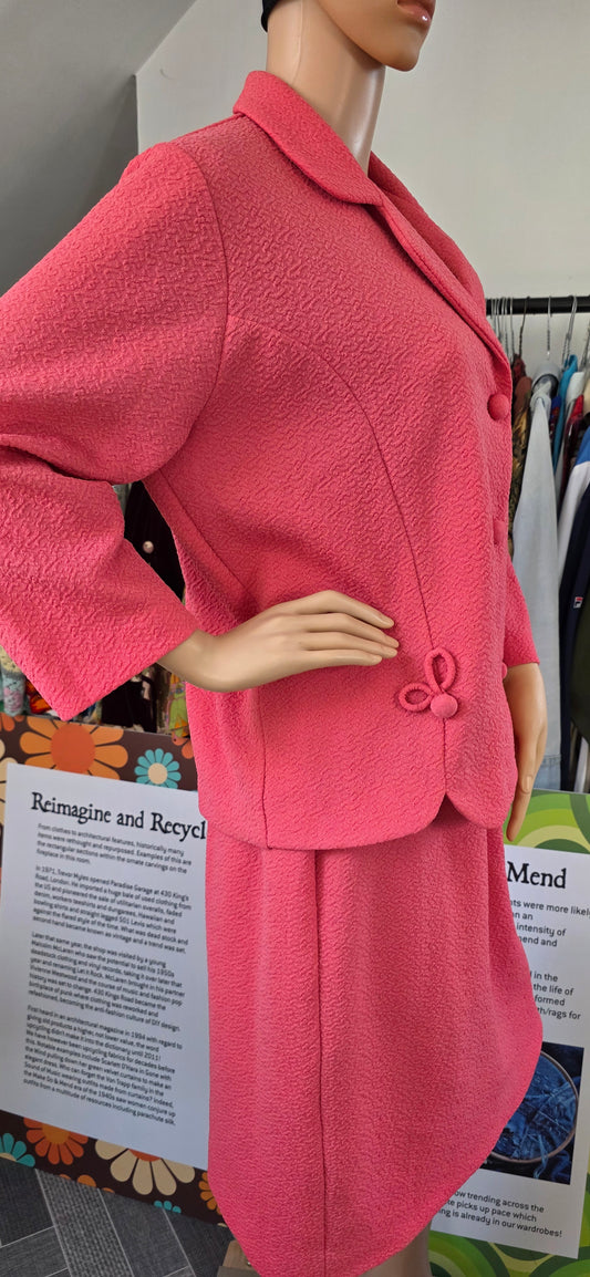 1960s Pink Crimplene Skirt Suit sz 18