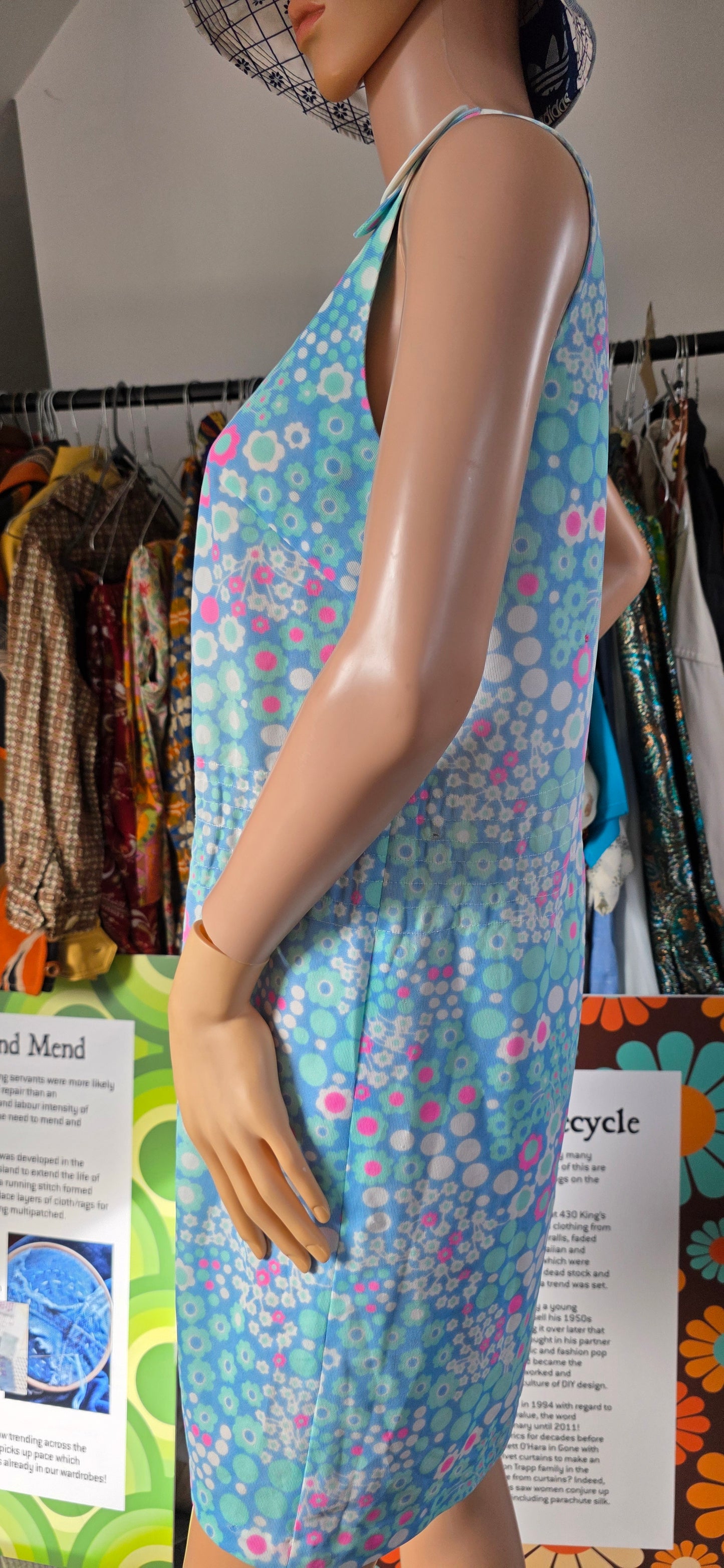 As new 1960s Blue Floral Sleeveless Dress sz14