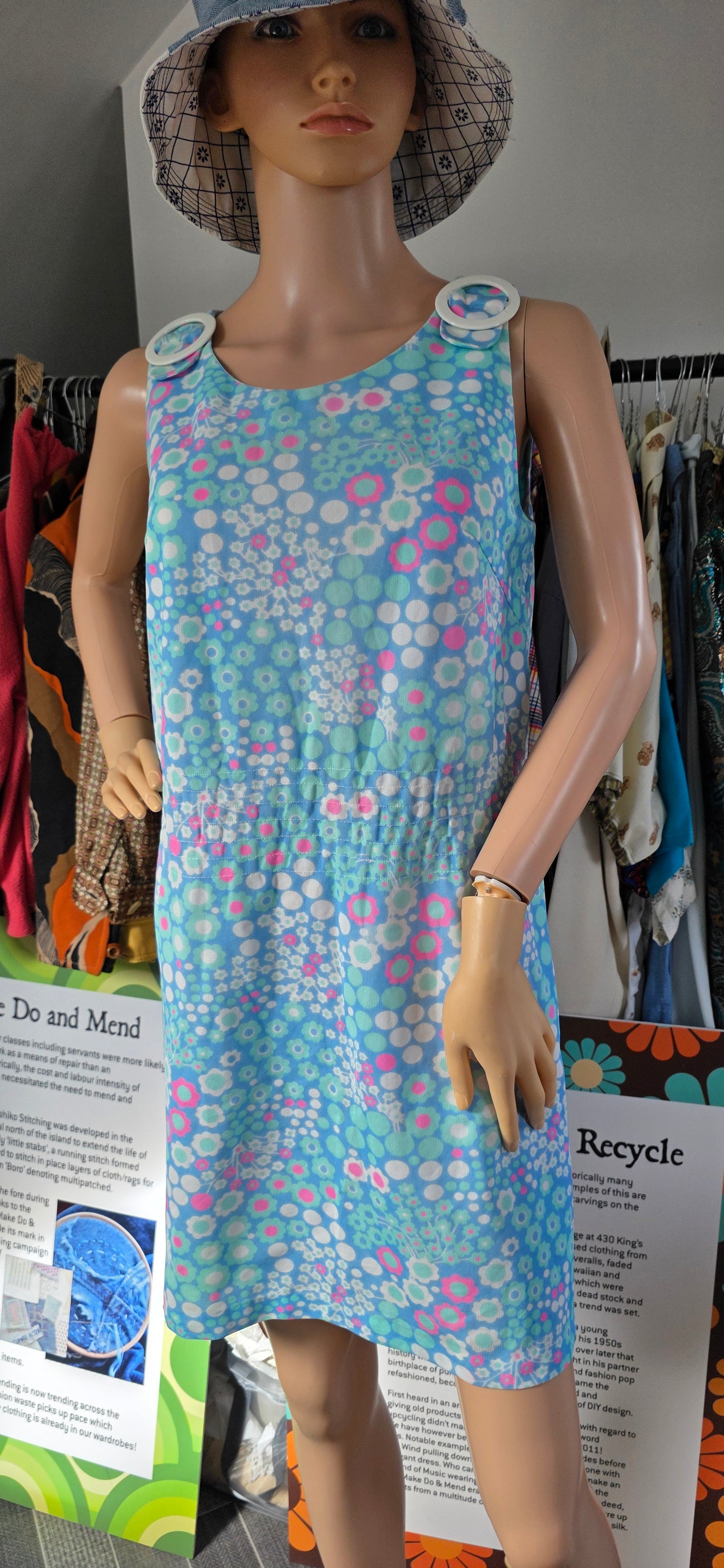 As new 1960s Blue Floral Sleeveless Dress sz14
